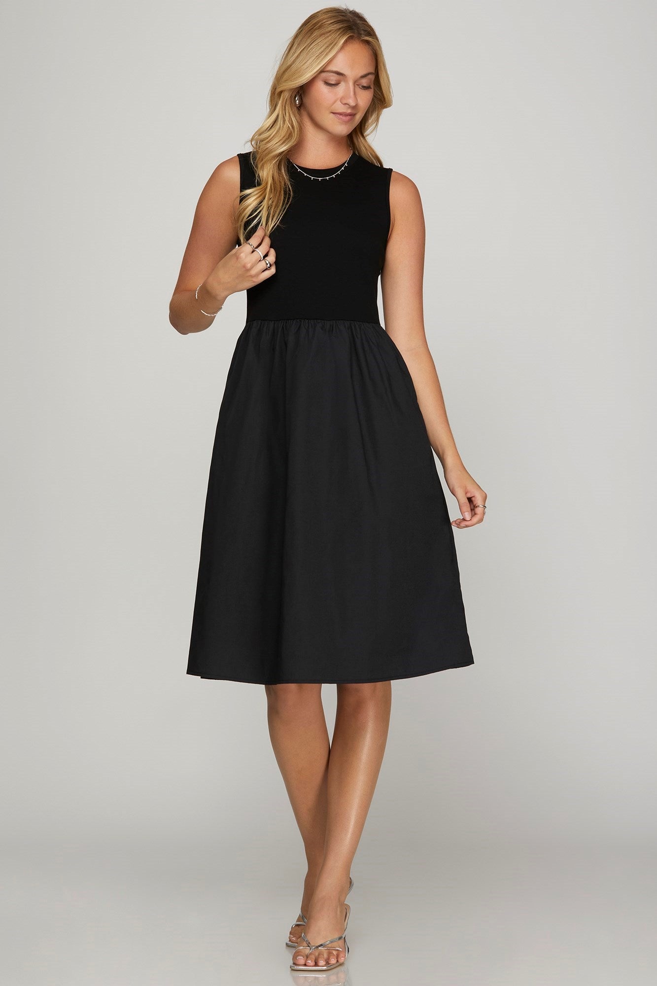 Front view of She + Sky Full Size Sleeveless Poplin Woven Midi Dress with Pockets Plus Size in Black showing neckline and sle