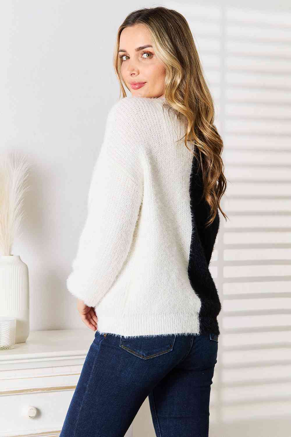 Woven Right Contrast V-Neck Cardigan